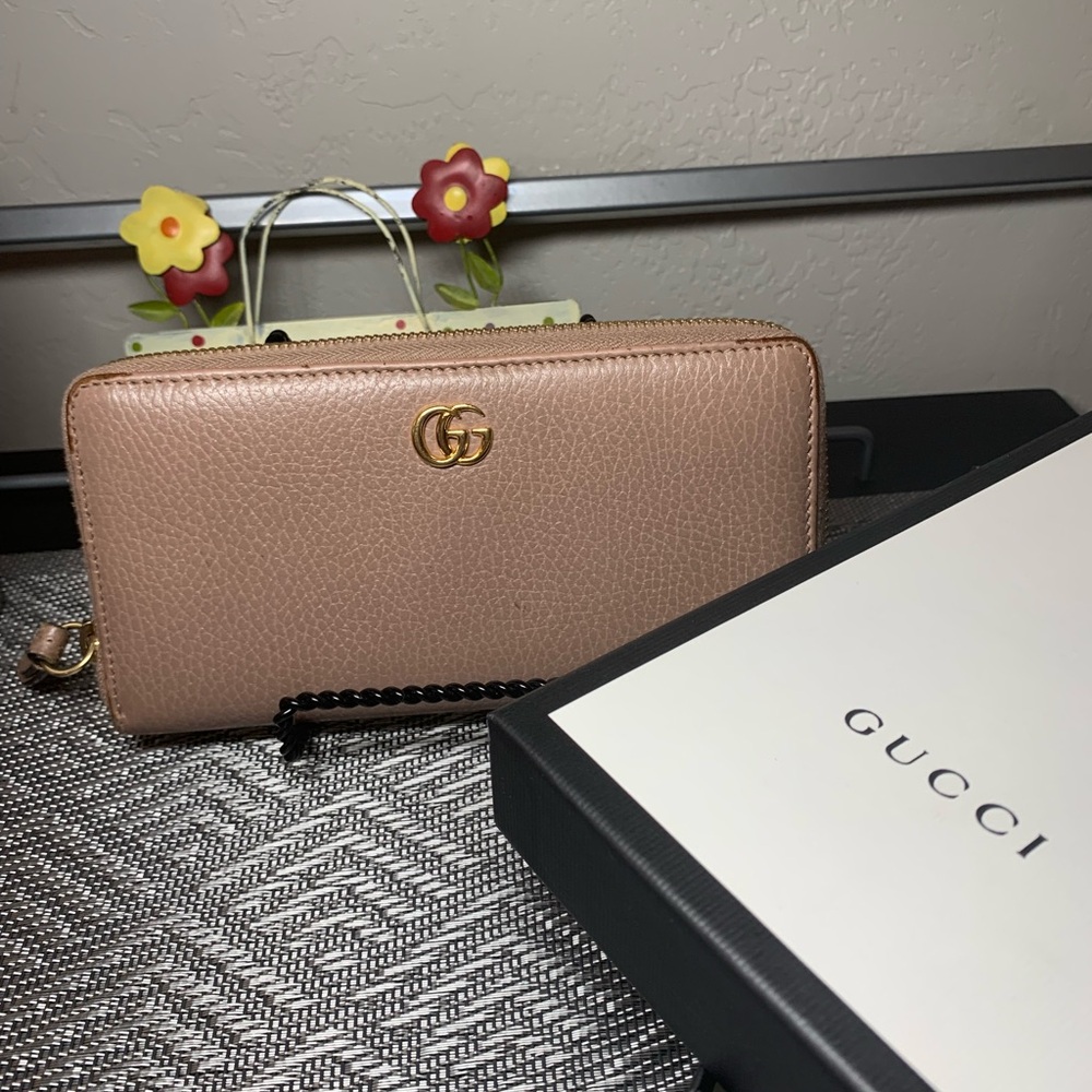 Beautiful Authentic Pre Owned Gucci Beige Leather Wallet - Picture 5 of 16